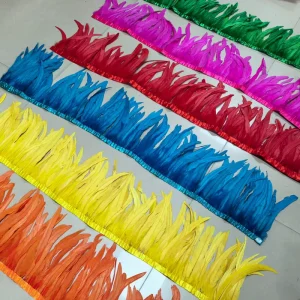 10-12″ Bleached Dyed Coque Fringe Rooster Feather Fringe Trimming for Maimi Carnival Performance Dress Decoration