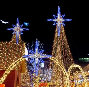 28″ LED Christmas Star Hanging Lights Soft Warm White IP44 Waterproof Plug Operated Portable Easy Install Indoor/Outdoor Use