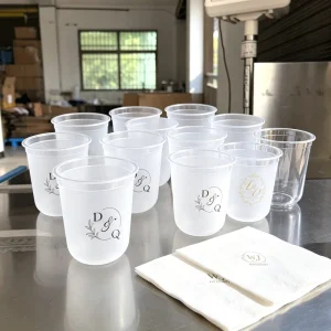 9oz Customized Disposable PET Plastic Cups Clear U Shaped Lid for Takeaway Cold Drinks Ice Coffee Lemon Juice Vodka Milk Wedding