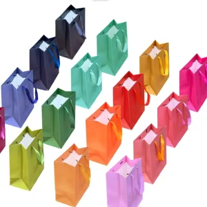 Christmas Paper Gift Bags Packaging Bag with Handle Holiday Themed Paper Bags for Gift Wrapping and Presentations
