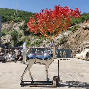 Custom Large Bionic Deer Sculpture With Ficus Leaves Naturalistic Deer Statues For Outdoor Lawn Art Display