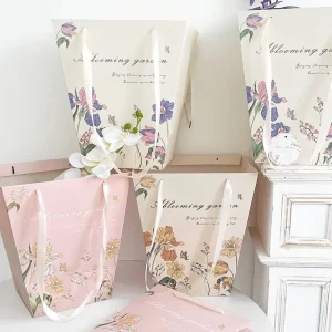 Custom Luxury Cardboard Paper Flower Gift Bag for Mother’s Day Gifts Elegant Recyclable Floral Packaging Gold Surface