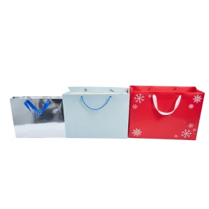 Eco Friendly Red Snowflake Gift Bag with Ribbon Handles Custom Printed Paper Bag for Christmas Holiday Shopping Retail