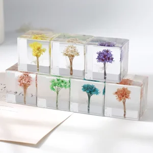 Eco friendly Real Flower Resin Cube Handmade Botanical Specimen Collection Square Paperweight Custom Logo for Office