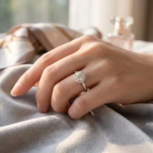 Exclusive Basic Halo Solitaire Ring Polished Smooth Solid Shank Four Prong Mount Round Diamond Ring for Graduation Daily Jewelry