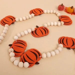 Factory Custom Made Banner Felt Pumpkin and Wood Beads Garland for Halloween Indoor Decoration
