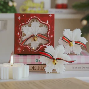 Holiday Snowflake Scented Candle Soy Wax Material Safe Burning Candle for Christmas Souvenir Gift Home Table Centerpiece