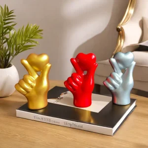 Hot selling Valentine’s Day love Gesture Decoration Simple Desktop Living Room Decoration Resin Crafts