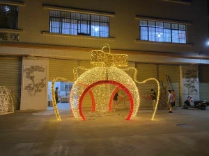 Iron Christmas Tree LED Lights Waterproof Customized Motif for Valentine’s Day & Graduation Outdoor Use