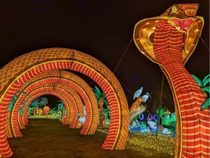 Iron Tree Shape Festival Lantern Display with LED Lighting for Outdoor 3D Theme Graduation Thanksgiving Decoration