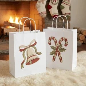 Low MOQ White Kraft Holiday Bags Full Xmas Cabin Star Print Portable Hand Bags for Small Business Buyers