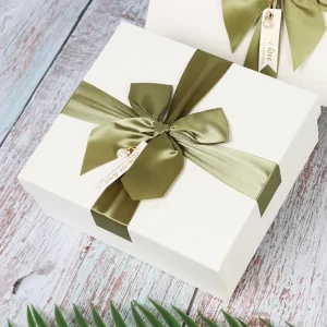Luxury Eco-friendly Rigid Gift Box for Christmas Birthday Holiday with Embossing UV Coating Custom Logo White Bow Packaging