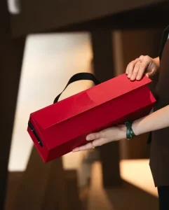 Red Rigid Boxes Mooncake Container Embossing Recyclable Custom Logo Portable Handheld for Mid Autumn Festival Souvenir