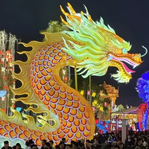 Traditional Chinese New Year Handmade Outdoor Silk Lantern Decoration for Chinatown Celebrations