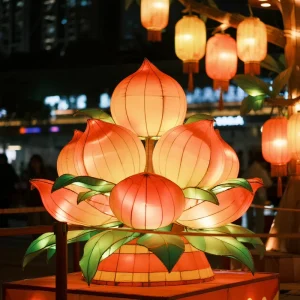 Traditional Chinese Peach-Shaped Lantern Waterproof Reusable Festive Lantern Decor for New Year Easter
