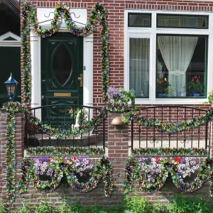 Xmas Decorations Green Red Silver Party Arrangement Holiday Wreaths Garlands
